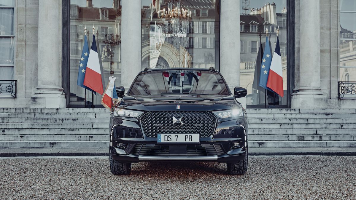 Francouzský prezident má nový oficiální vůz, prodloužené hybridní SUV